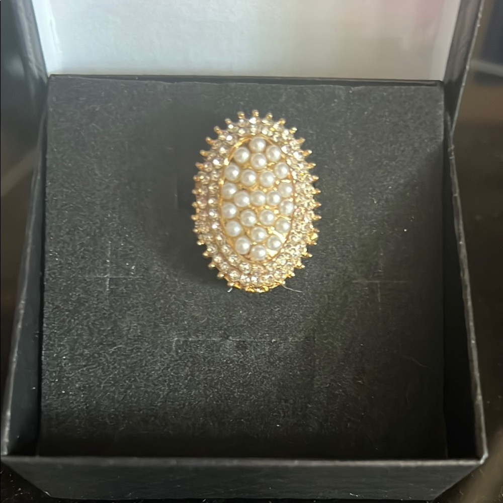 Elegant Gold, silver stones and pearls Women's Ring